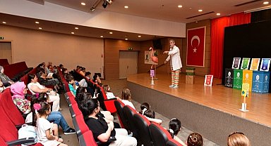 İzmir Çiğli'de çocuklara geri dönüşüm bilinci oyunla aşılandı