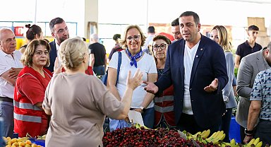 İzmir Narlıdere'de bayram öncesi pazaryeri ziyareti