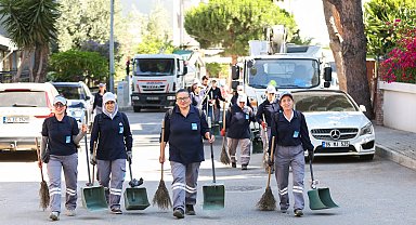 İzmir Narlıdere'de mahalle mahalle temizlik seferberliği... Mahalle temizlik timi iş başında