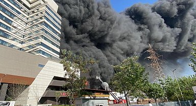 İzmir'de plastik deposunda yangın!