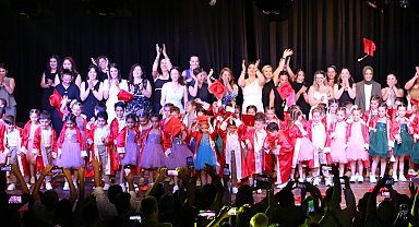 İzmir'in Nar Çiçekleri'nde mezuniyet sevinci