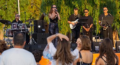 İzmirliler "Yaza Merhaba" dedi