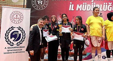 Karamürsel'in işitme engelli öğrencileri masa tenisinde Türkiye'yi gururlandırdı