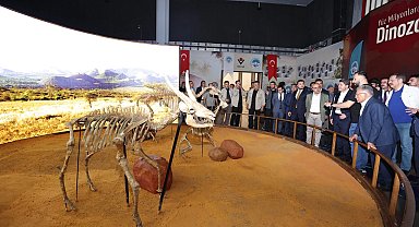 Kayseri Büyükşehir'den Adalet Bakanı'na fosil sunumu