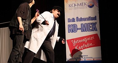 KO-MEK kursiyerlerine sahnede tam not