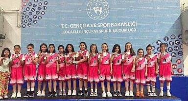 Kocaeli Çayırova'nın minikleri madalyaya doymuyor