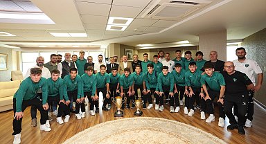 Kocaelispor'un şampiyon gençleri Büyükakın'a geldi