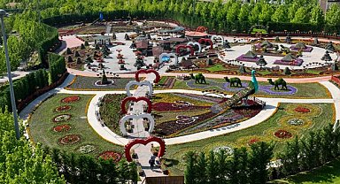 Konya'da 375 bin çiçek görsel şölen sunuyor 