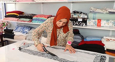 Kursla başladı, kendi atölyesini kurdu