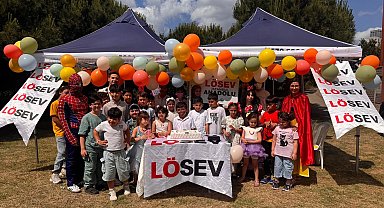 LÖSEV'in kahraman çocukları karne sevinci yaşadı