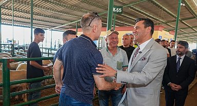 Manisa'da Başkan Zeyrek kurban pazarlığına aracı oldu