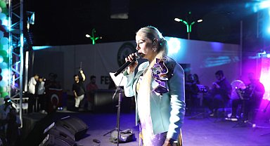 Mardin Yeşilli Kiraz Festivali'nde Niral Ünsal'dan Gazze vurgusu