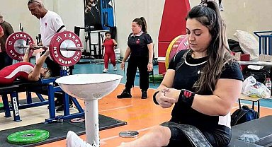 Meramlı haltercilerden Türkiye Şampiyonası'nda çifte zafer