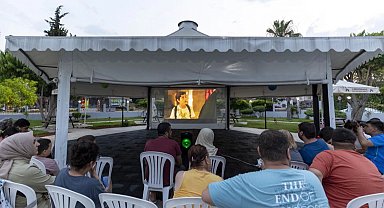 Mersin'de engelsiz sinema keyfi sürüyor