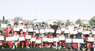 Minikler sertifikalarını Kaan Gürbüz'den aldı