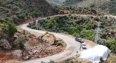 Muğla kırsalında yol genişletme sürüyor