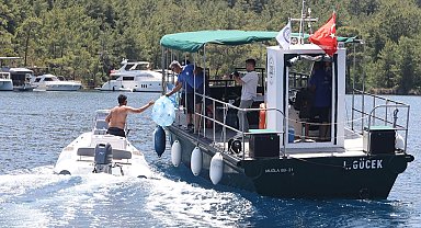 Muğla'nın mavi koyları 8 atık alım teknesiyle korunuyor