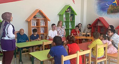 Özel çocuklar İZGİM'de kitaplarla ve el sanatlarıyla tanıştı