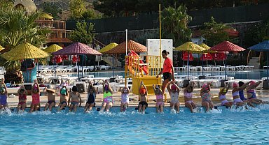 Özel gereksinimli çocuklara yüzme eğitimleri başlıyor