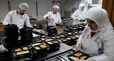 Sakarya Büyükşehir bayramın bereketini ihtiyaç sahiplerinin sofrasına ulaştıracak