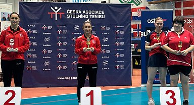 Sakarya Büyükşehir'in başarılı raketi şampiyon oldu