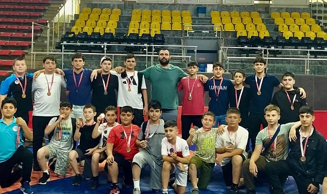 Sakarya'da Büyükşehir güreşçileri Türkiye Şampiyonası yolunda