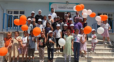 Sakarya'nın tebessüm ekibi ilçelerede miniklere neşe saçtı