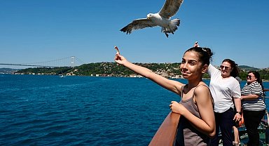 Şehir hatlarından çocuklara karne hediyesi