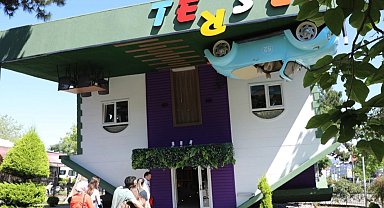 "Ters Ev" yenilenen yüzüyle misafirlerini ağırlıyor