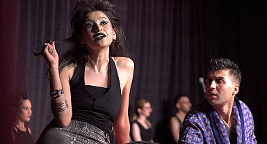 'Tersine Dünya' Bursa Osmangazili sanatseverler için sahnelendi