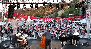 Tirilye Zeytin Çiçeği'ne caz konserli final