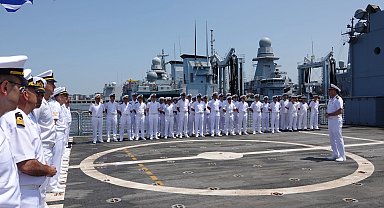 Türk gemileri Taranto'da