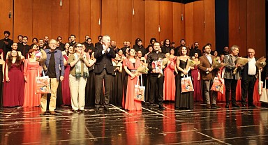Usta Şair Nazım Hikmet Ölümsüz Eserleriyle Anıldı