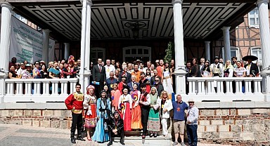 Altın Karagöz dans ekiplerinden Başkan Bozbey’e ziyaret