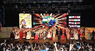 Altın Karagöz Halk Dansları heyecanı Bursa’yı sardı