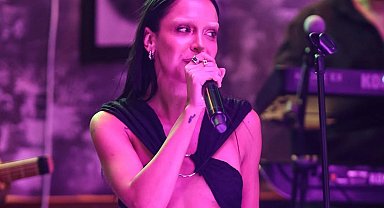 Aybüke Albere'den samimi itiraf: "Çocukluk aşkım Çelik'ti!"