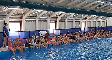 Bilecik Pazaryeri'nde kapalı yüzme havuzu hizmete girdi