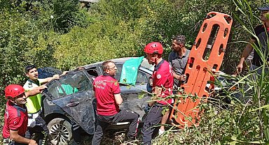 Bilecik'te şarampole devrilen araçta 3 kişi yaralandı