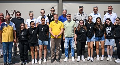 Bornova'nın sultanları set vermeden zirvede