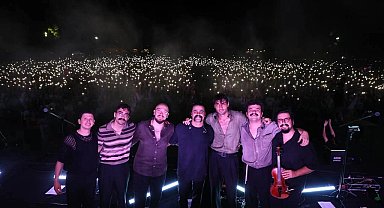 Bursa İnegöl'de festival Dedublüman konseriyle zirveye ulaştı
