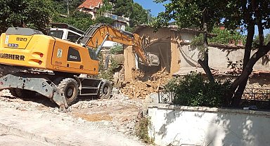 Bursa Osmangazi tehlikeli metruklara yıkım