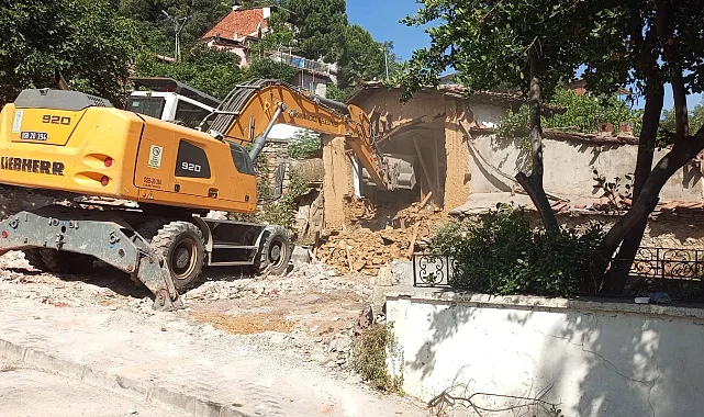 Bursa Osmangazi tehlikeli metruklara yıkım