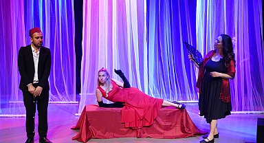 Bursa'da Minteks Sanat'tan vefa dolu perde