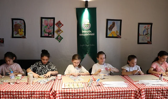 Çocuklar İnegöl'de sanatla eğleniyor, öğreniyor