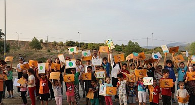 Çocukları gülümsetiyor, yaraları birlikte sarıyoruz