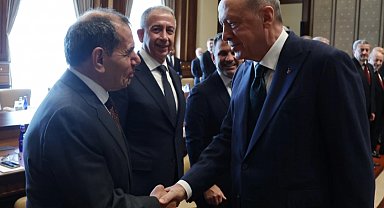 Cumhurbaşkanı Erdoğan, Galatasaray Başkanı Özbek'i hastanede ziyaret etti