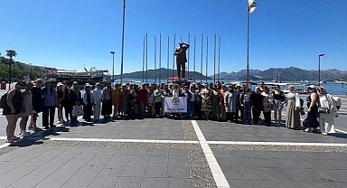 Denizli'de yüzme öğrenen kadınlar ilk kez denizle tanıştı