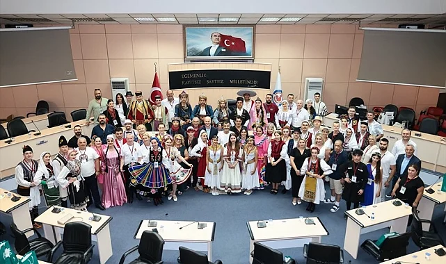 Dünyanın renkleri Denizli'de buluştu