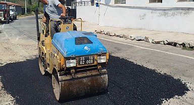 Efes Selçuk'ta Barutçu–Zeytinköy güzergahında asfalt onarımı