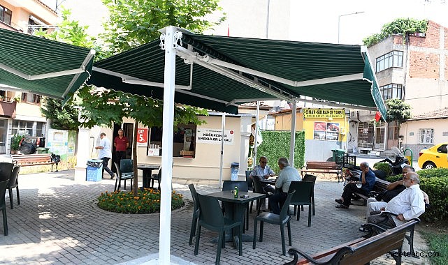Emekliler lokali mahallede sosyal hayatı canlandırdı